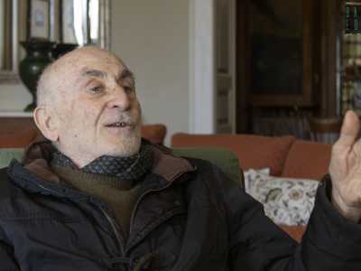 �Questo � l�emblema dei Lattanzi, la famiglia a cui apparteneva mia madre, che per secoli ha posseduto il complesso�, ci dice l�84enne proprietario Antonio Fenicia, che con la sua famiglia utilizza la masseria come luogo di riposo